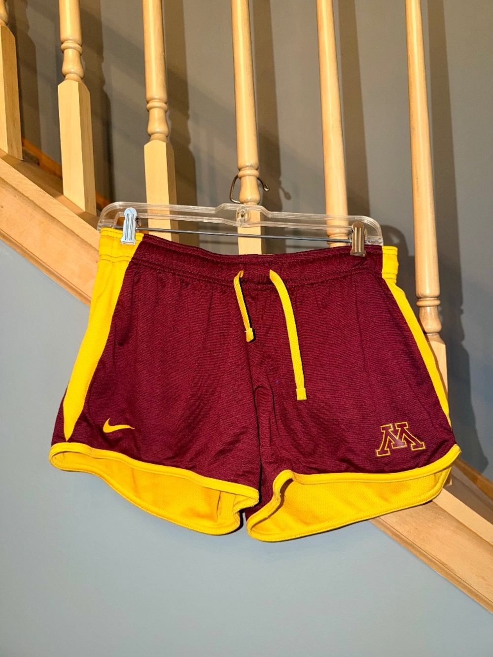 Nike Women's Reversable Minnesota Golden Gophers Dri-Fit Athletic Shorts Sz Lg